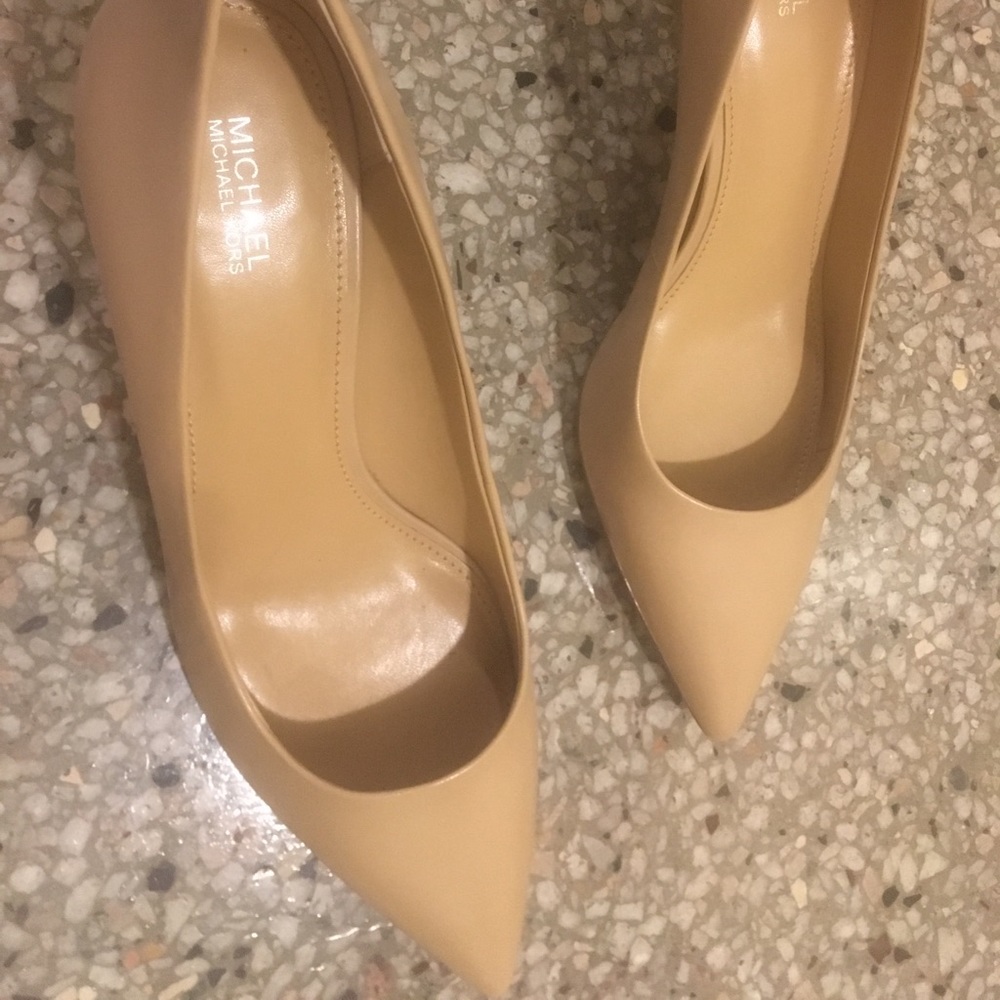 Michael Kors nude kitten heel pump
